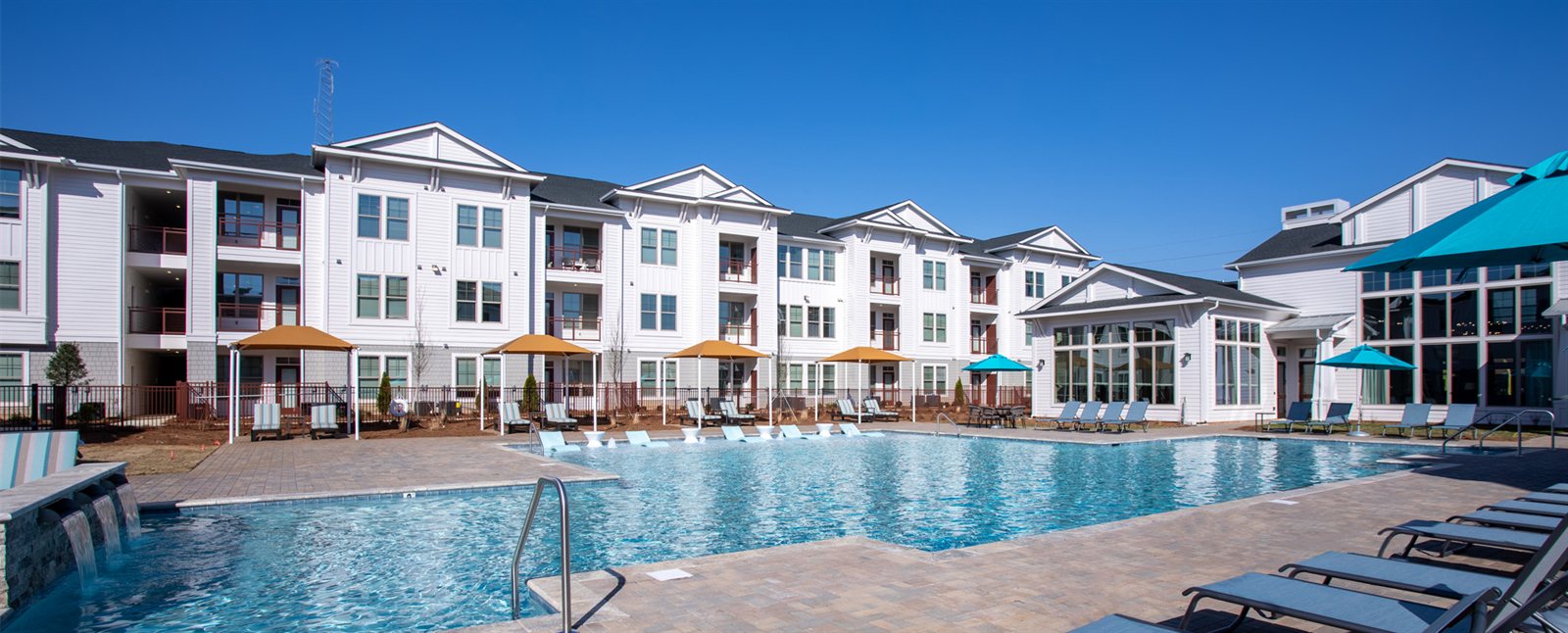 Ariza Oakwood multifamily community pool and amenities