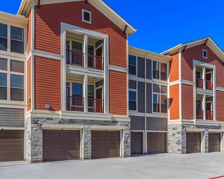 Ariza Temple multifamily building exterior with garages in Temple, Texas